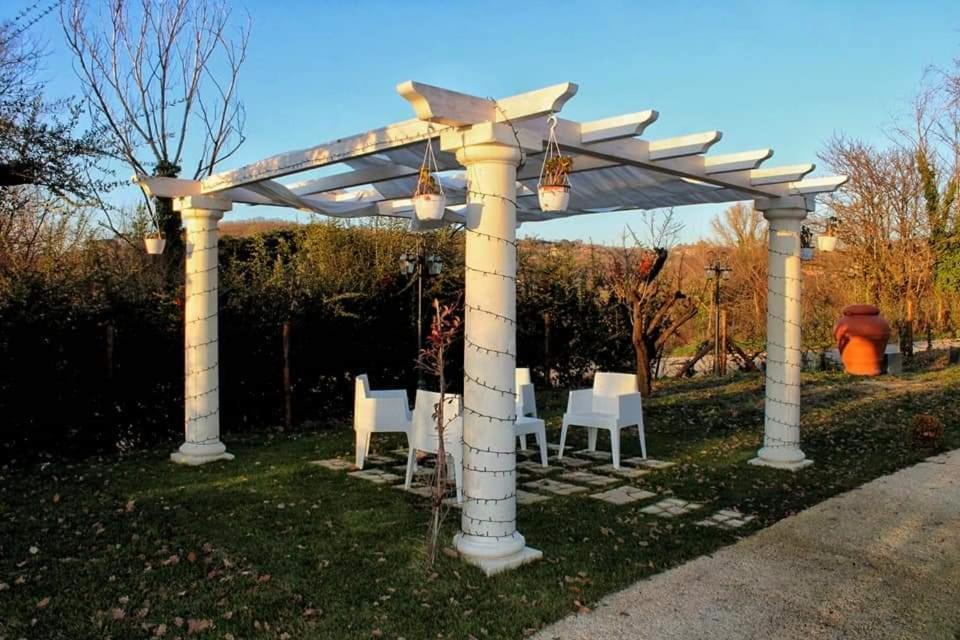 Tenuta Santo Stefano Azienda Agrituristica Santo Stefano del Sole Exteriör bild