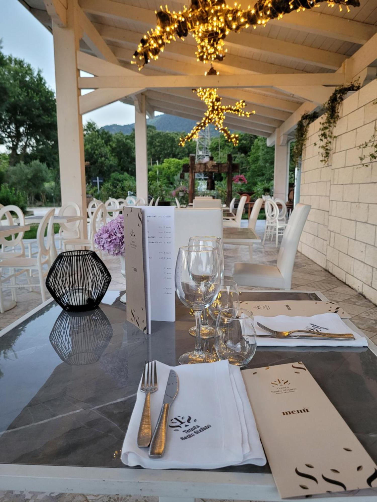 Tenuta Santo Stefano Azienda Agrituristica Santo Stefano del Sole Exteriör bild