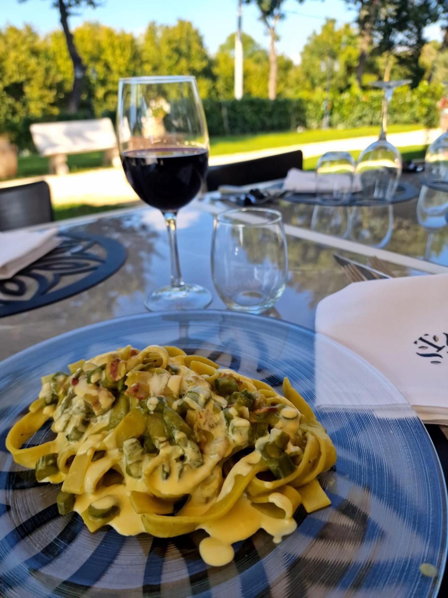 Tenuta Santo Stefano Azienda Agrituristica Santo Stefano del Sole Exteriör bild